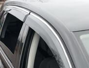 Volkswagen Golf 5 2003–2009 Vetrni deflektorji za okna s kromirano okrasno letvijo (4 kosi, Sunplex Chrome) fotografija 2