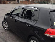 Volkswagen Golf 5 2003–2009 Vetrni deflektorji za okna s kromirano okrasno letvijo (4 kosi, Sunplex Chrome) fotografija 7
