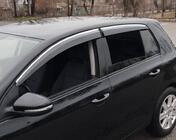 Volkswagen Golf 5 2003–2009 Vetrni deflektorji za okna s kromirano okrasno letvijo (4 kosi, Sunplex Chrome) fotografija 8