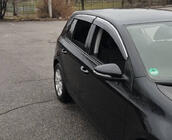 Volkswagen Golf 5 2003–2009 Vetrni deflektorji za okna s kromirano okrasno letvijo (4 kosi, Sunplex Chrome) fotografija 1