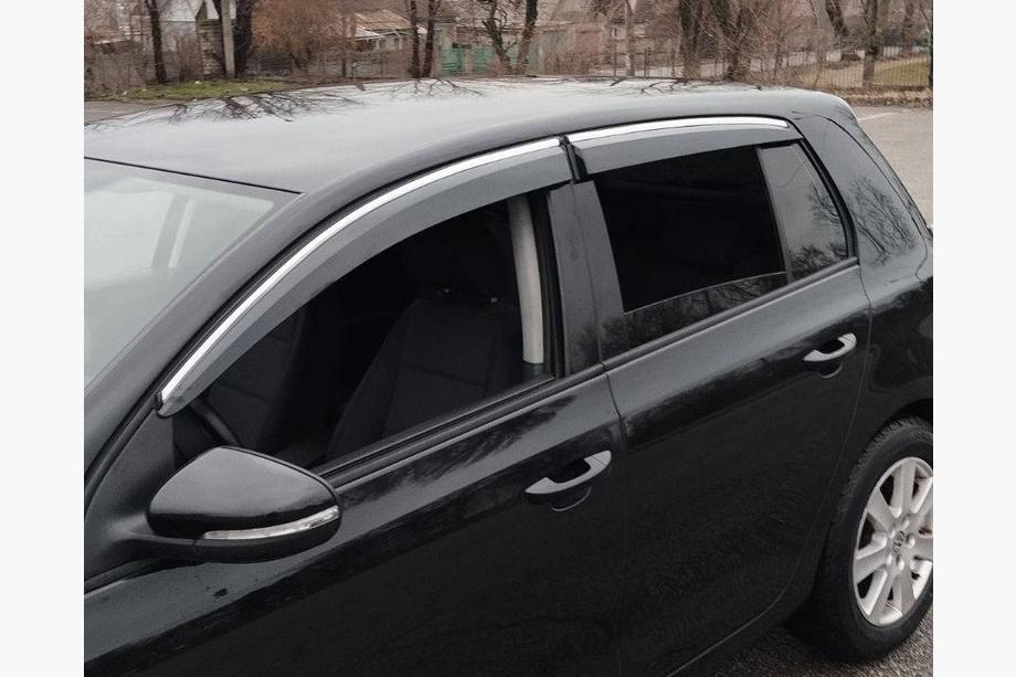 Volkswagen Golf 6 2008–2014 Vetrni deflektorji za okna s kromiranim robom HB (4 kos, Sunplex Chrome) Image