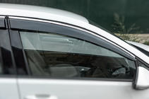 Volkswagen Golf 7/E-Golf 2012–2020 Vetrni deflektorji za okna s kromiranim robom HB (4 kos, Sunplex Chrome) fotografija 4
