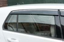Volkswagen Golf 7/E-Golf 2012–2020 Vetrni deflektorji za okna s kromiranim robom HB (4 kos, Sunplex Chrome) fotografija 3