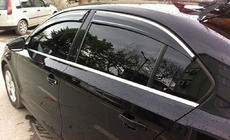 Volkswagen Jetta 2011–2018 Vetrni deflektorji za okna s kromirano okrasno letvijo (4 kosi, Sunplex Chrome) fotografija 1