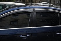 Volkswagen Passat B6 2006–2012 Vetrni deflektorji za okna s kromirano okrasno letvijo (4 kosi, Sunplex Chrome) fotografija 5