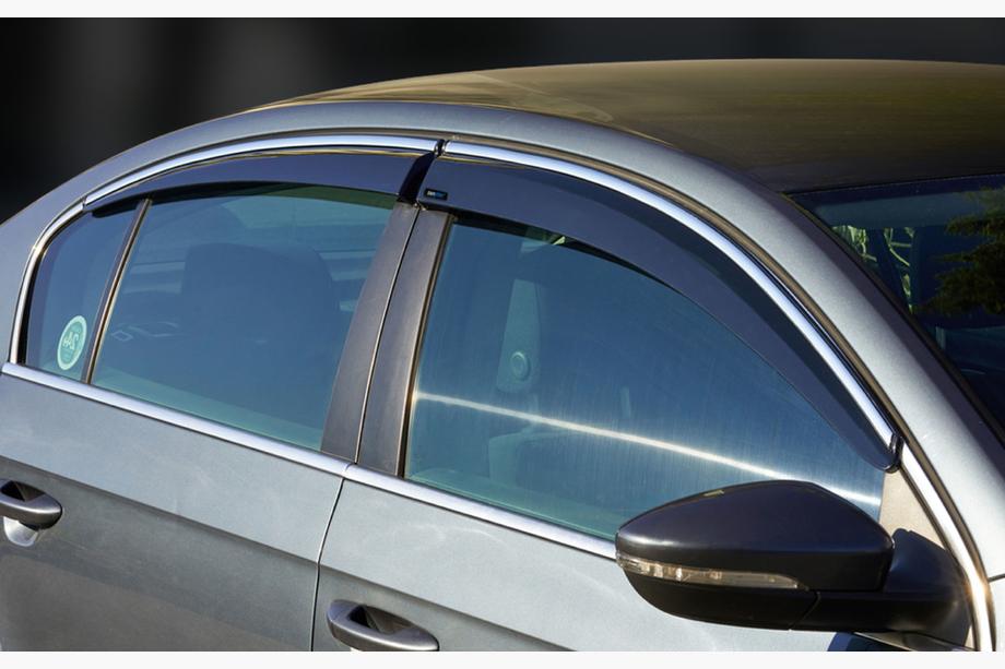 Volkswagen Passat B8 2015–2023 Vetrni deflektorji za okna s kromirano letvijo SD (4 kos, Sunplex Chrome) Image