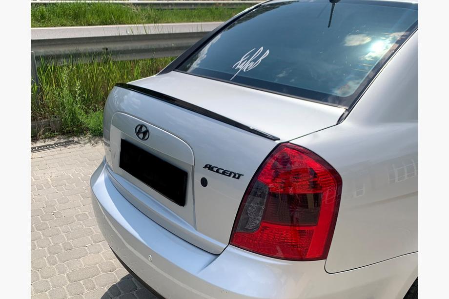 Hyundai Accent 2006–2010 LIP spojler (Sunplex, črn) (115,8 cm x 6,3 cm) Fotografija 1