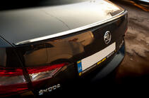 Skoda Superb 2015–2024 LIP spojler (Sunplex, črn) (119,2 cm x 7,3 cm) fotografija 2