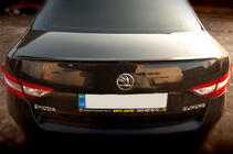 Skoda Superb 2015–2024 LIP spojler (Sunplex, črn) (119,2 cm x 7,3 cm) fotografija 3