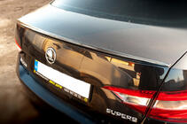 Skoda Superb 2015–2024 LIP spojler (Sunplex, črn) (119,2 cm x 7,3 cm) fotografija 1