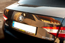 Skoda Superb 2015–2024 LIP spojler (Sunplex, črn) (119,2 cm x 7,3 cm) fotografija 4