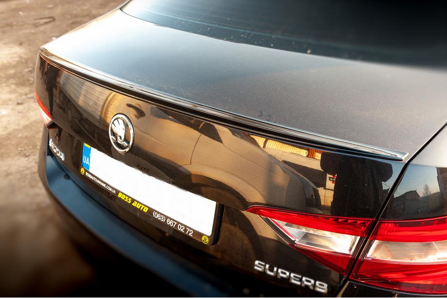 Skoda Superb 2015–2024 LIP spojler (Sunplex, črn) (119,2 cm x 7,3 cm) Image