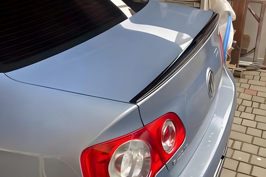Volkswagen Jetta 2006–2011 LIP spojler (Sunplex, črn) (115,8 cm x 6,3 cm) Image