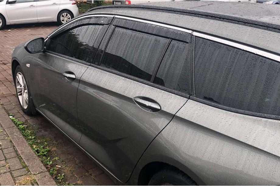 Opel Insignia 2017–2022 Vetrni deflektorji za okna s kromiranim trakom SW (4 kosi, HIC) Image
