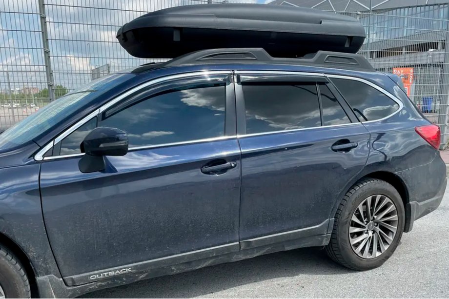 Subaru Outback 2014–2019 Vetrni deflektorji za okna s kromirano letvijo (4 kosi, HIC) Image