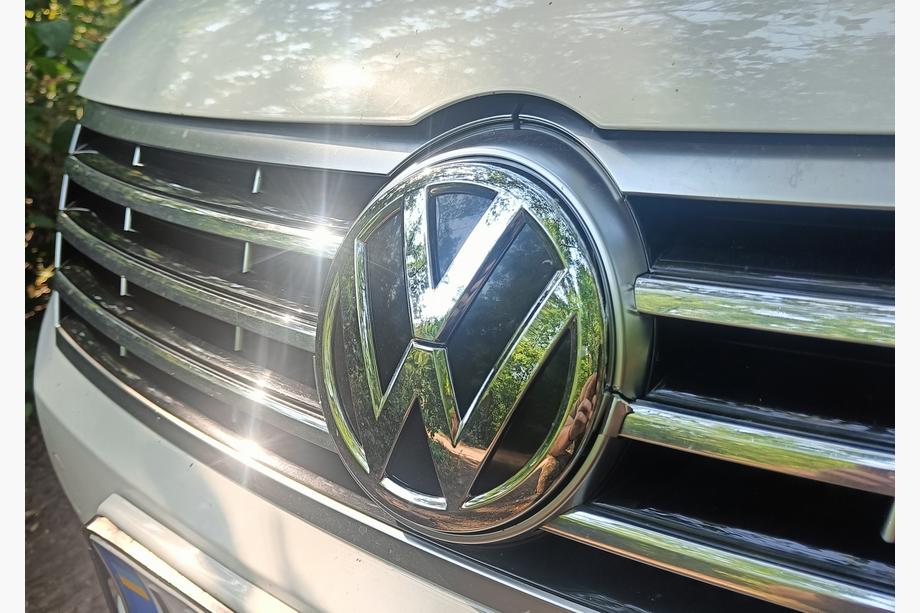 Volkswagen Passat CC 2008–2017 Sprednji emblem (2012+, OEM videz) Fotografija 1