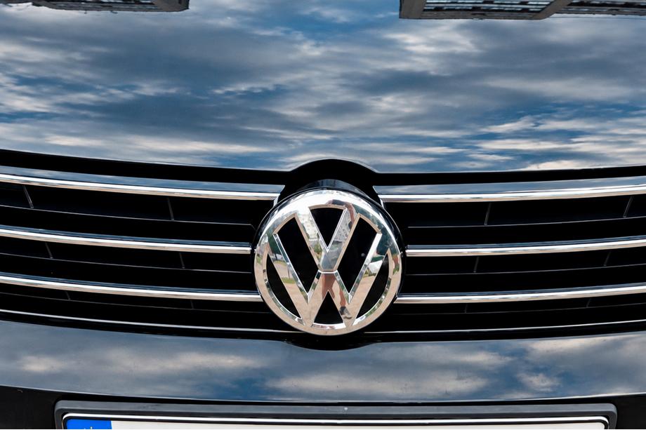 Volkswagen Passat B8 2015–2023 Sprednji emblem (2015-2018) 3G0853601B Image