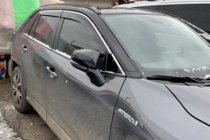 Toyota Rav 4 2019–2025 Vetrni deflektorji oken s kromiranim okrasnim trakom (4 kosi, HIC) fotografija 2