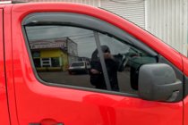 Nissan NV300/Primastar 2016– Vetrni deflektorji za okna (2 kosa, HIC) fotografija 1