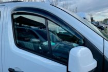 Opel Vivaro 2015–2019 Vetrni deflektorji za okna (2 kosa, HIC) fotografija 7