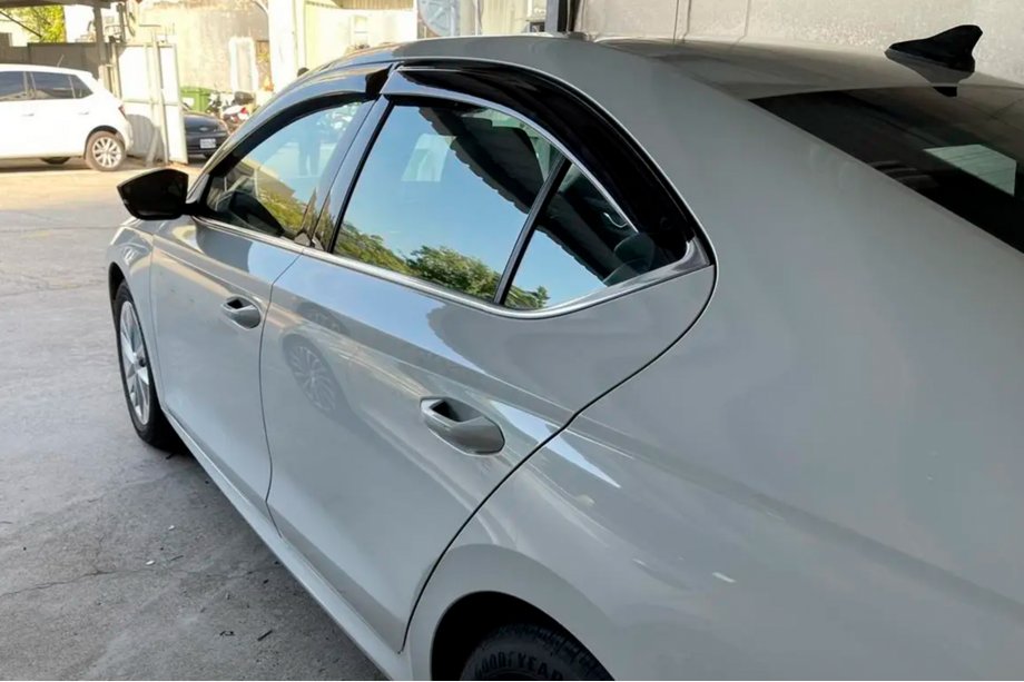 Skoda Octavia IV A8 2020– Vetrni deflektorji oken Liftback (4 kos, HIC) Fotografija 2