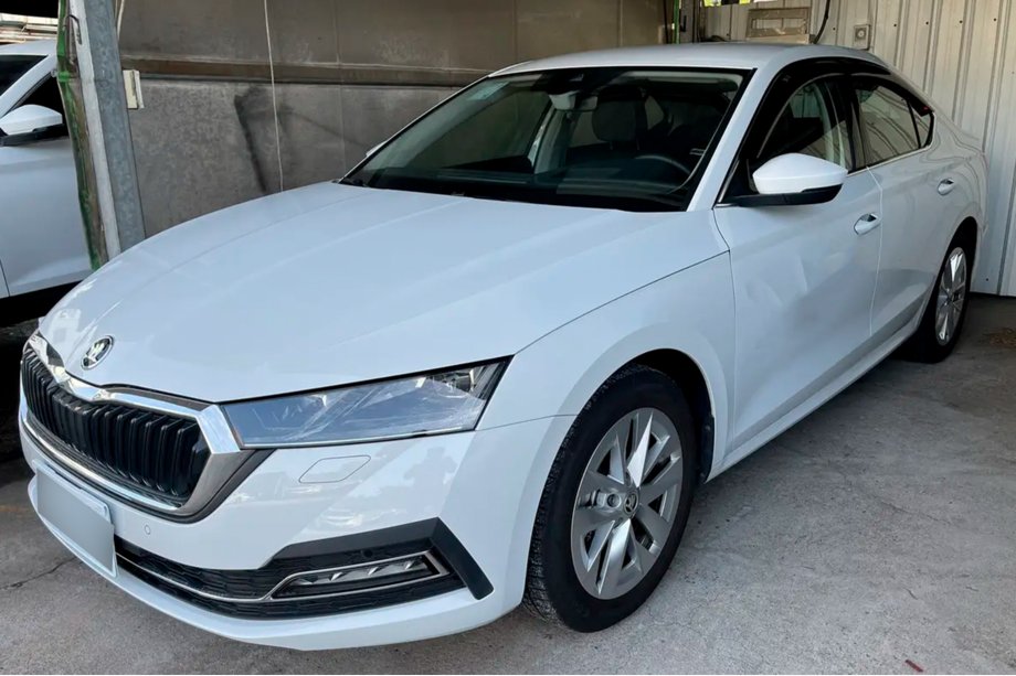 Skoda Octavia IV A8 2020– Vetrni deflektorji oken Liftback (4 kos, HIC) Fotografija 3