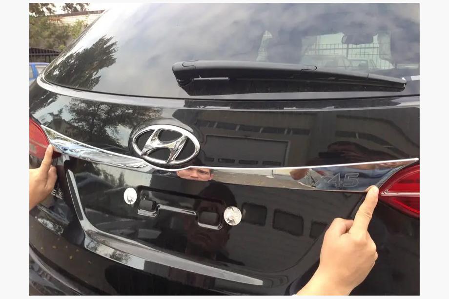Hyundai Santa Fe 3 2012–2018 Kromirana letev nad registrsko tablico Image