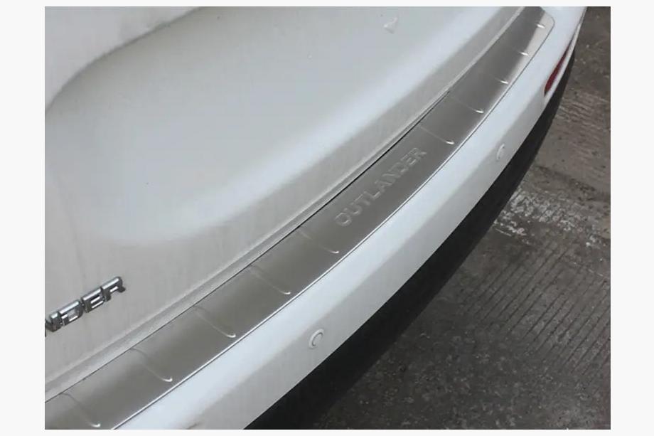 Mitsubishi Outlander 2012–2021 Nerjaveča zaščitna letev zadnjega odbijača Libao (2015-2018) Image