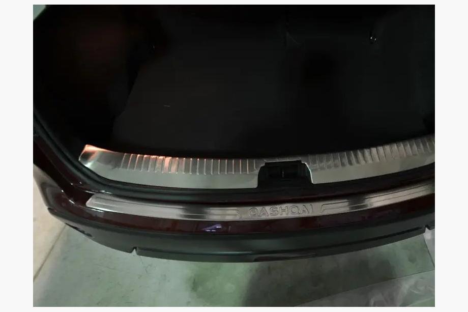 Nissan Qashqai 2007–2010 Zaščitna letev praga prtljažnika Libao (nerjavno jeklo) Image