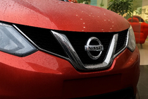 Nissan Qashqai 2014–2021 Okrasne letvice za masko Libao (plastika) fotografija 1