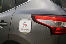 Nissan Qashqai 2014–2021 Okrasna obloga lopute za gorivo Libao (plastika) fotografija 2