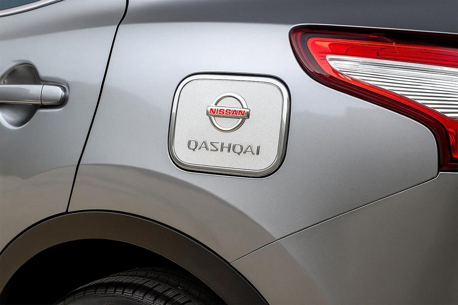 Nissan Qashqai 2014–2021 Okrasna obloga lopute za gorivo Libao (plastika) Image