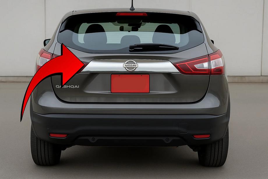 Nissan Qashqai 2014–2021 Okrasna letev nad registrsko tablico Libao (plastika) Image