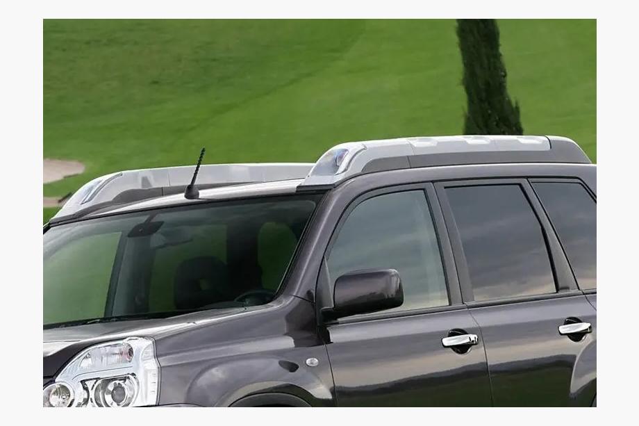 Nissan X-trail T31 2007–2014 Strešne vzdolžne letve – originalni dizajn (z lučmi) Image