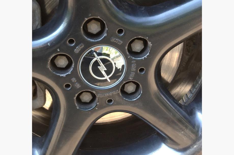 Opel Nalepke za sredinske pokrovčke platišč 54 mm (4 kosi) Fotografija 3