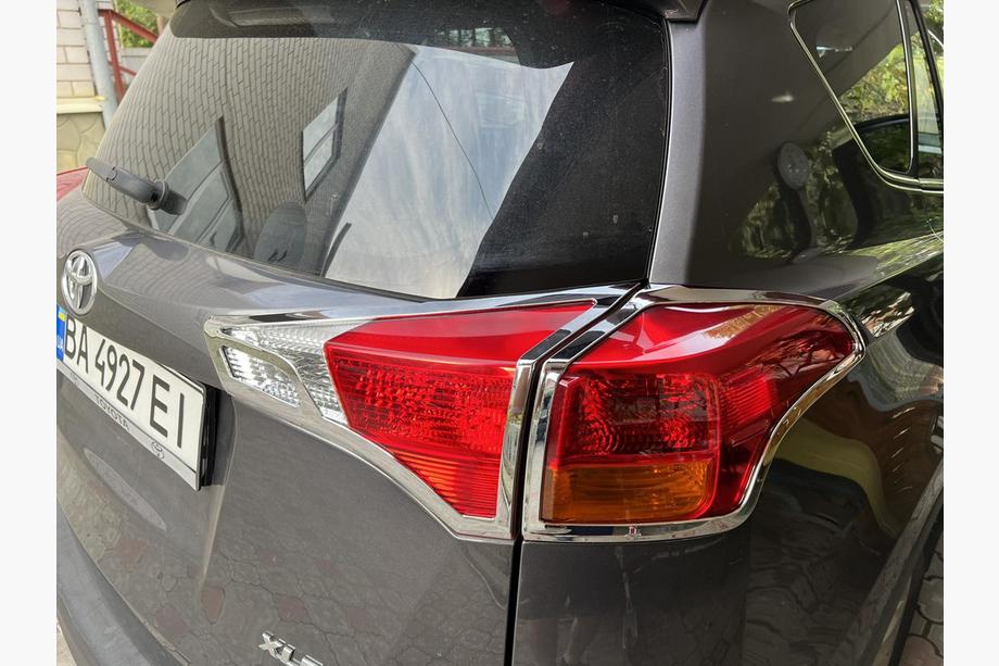 Toyota Rav 4 2013–2018 Kromirani pokrovi zadnjih luči Libao V2 2013-2016 (2 kosa, plastika) Fotografija 1