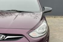 Hyundai Accent 2011–2017 Pokrovi ogledal z izrezom za smernik BMW-style (2 kos) fotografija 2