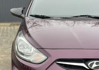 Hyundai Accent 2011–2017 Pokrovi ogledal z izrezom za smernik BMW-style (2 kos) fotografija 1