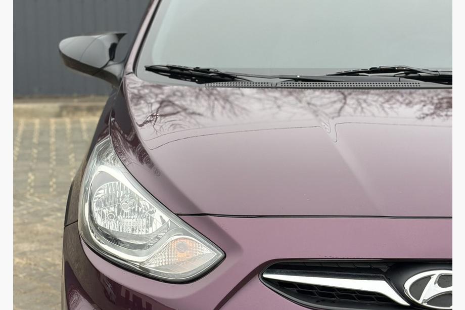 Hyundai Accent 2011–2017 Pokrovi ogledal z izrezom za smernik BMW-style (2 kos) Image