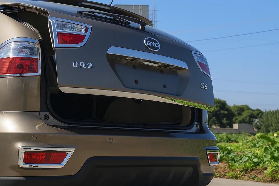BYD S6 2010–2016 Libao nerjaveča okrasna letev roba pokrova prtljažnika Image