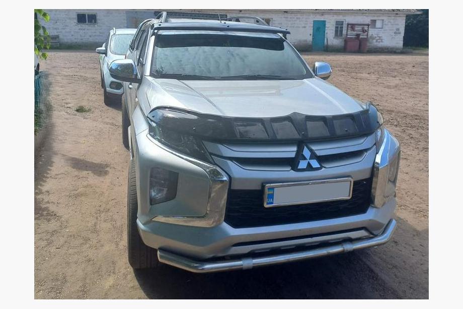 Mitsubishi L200 2015–2024 Deflektor pokrova motorja (2019+, EuroCap Dragon) Image