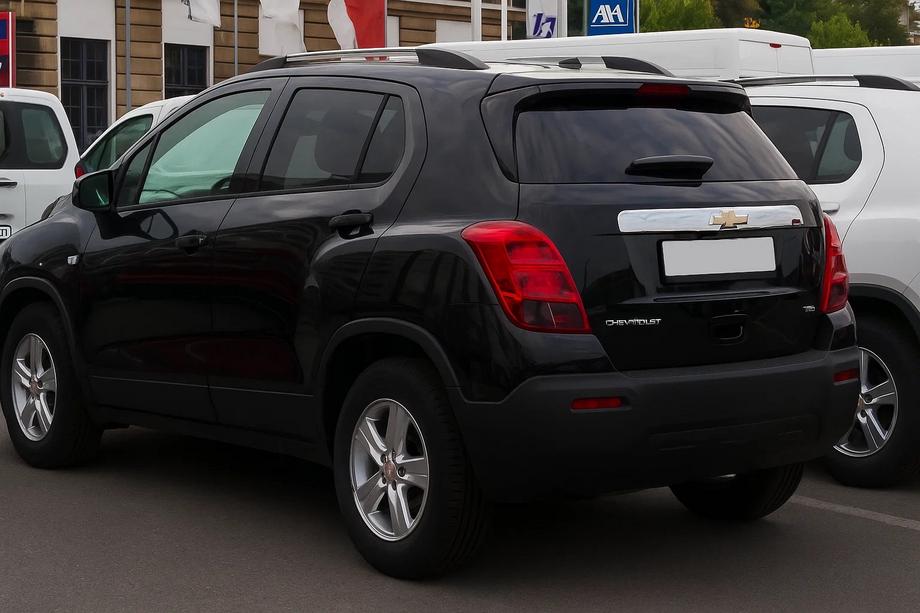 Chevrolet Trax 2012–2023 Kromirana letvica nad registrsko tablico Libao (ABS) Image