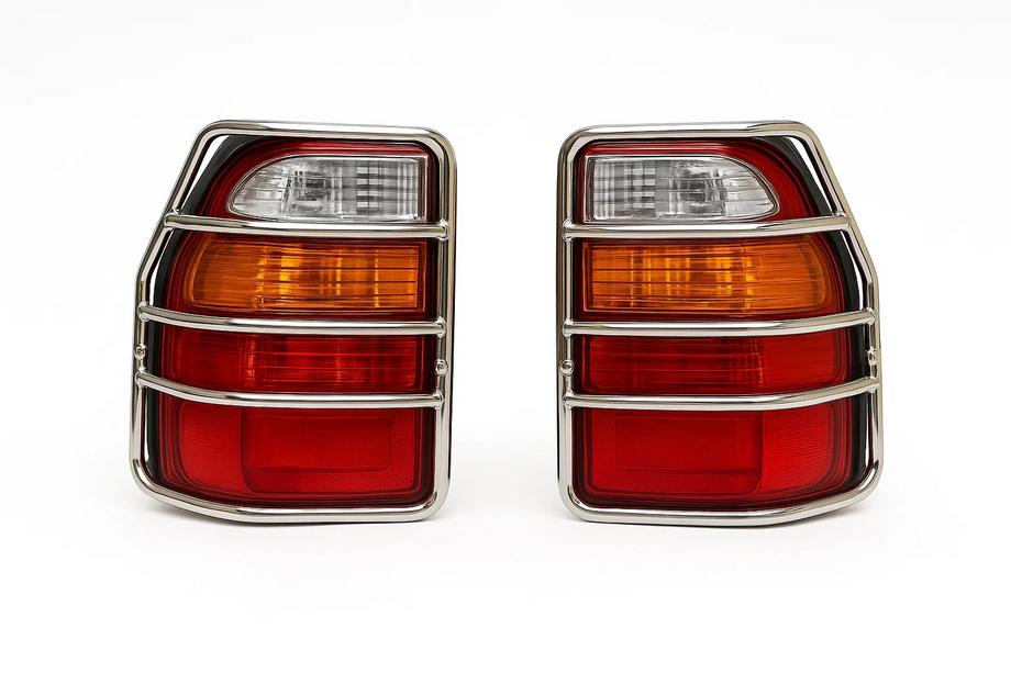 Toyota Land Cruiser 100 1998–2007 Kromirani ščitniki zadnjih luči (za Land Cruiser 105) Image