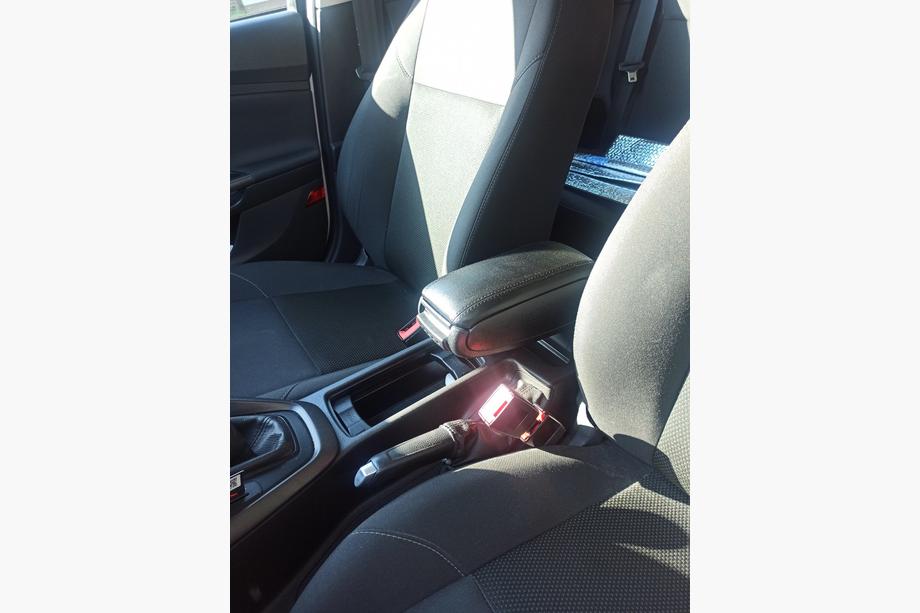 Ford Focus III 2011–2017 Naslon za roko 2015+ Fotografija 2