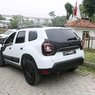 Plastična obloga pokrova prtljažnika (3-delna) Dacia Duster 2018–2024 fotografija 3