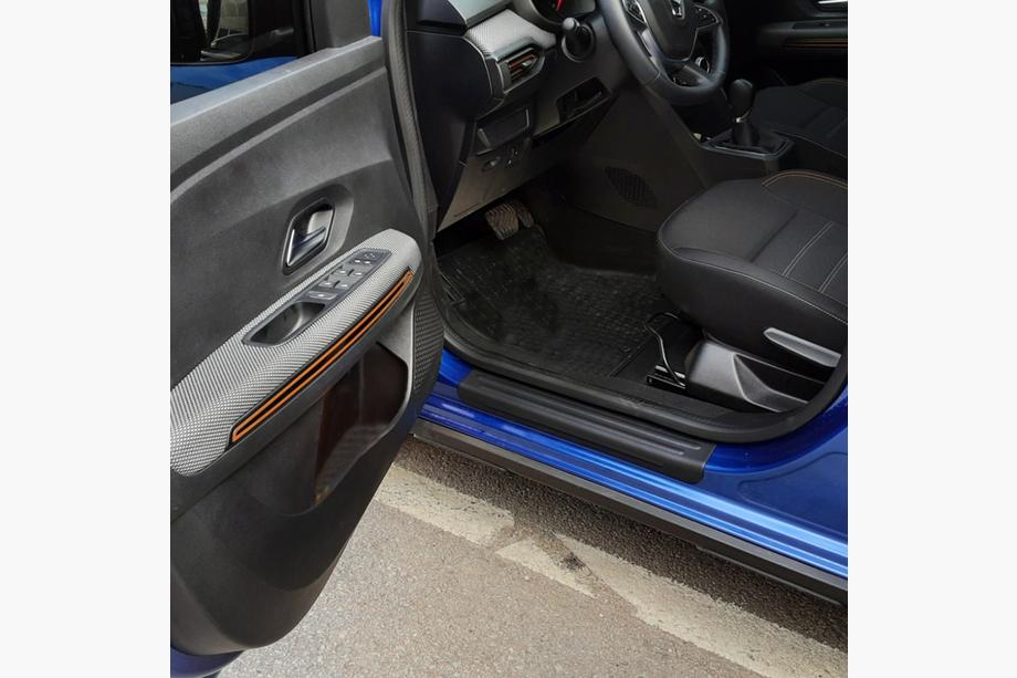 Dacia Sandero 2021– EuroCap zaščitne letve pragov (4 kos, ABS) Image