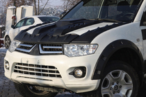Mitsubishi L200 2006–2015 Deflektor pokrova motorja V1 (ABS) fotografija 1
