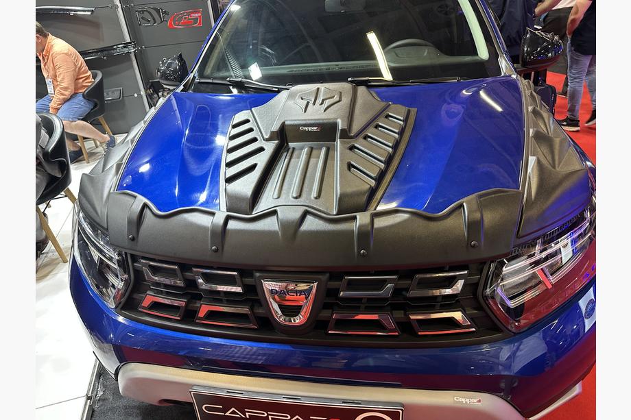 Renault Duster 2018–2024 Obloga pokrova motorja (ABS) Image