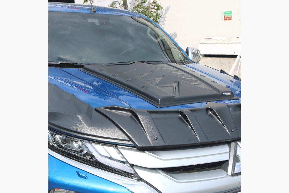 Mitsubishi L200 2015–2024 Obloga pokrova motorja (ABS) Image