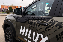 Toyota Hilux 2015– Zgornja letvica vrat (4 kosi, ABS) fotografija 1